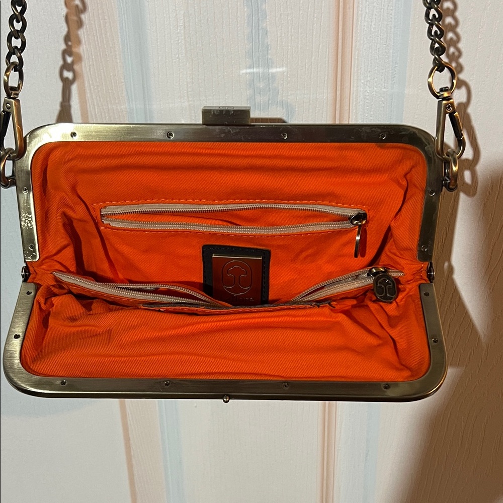 Elegant Black Chain Shoulder Bag - Picture 2 of 3